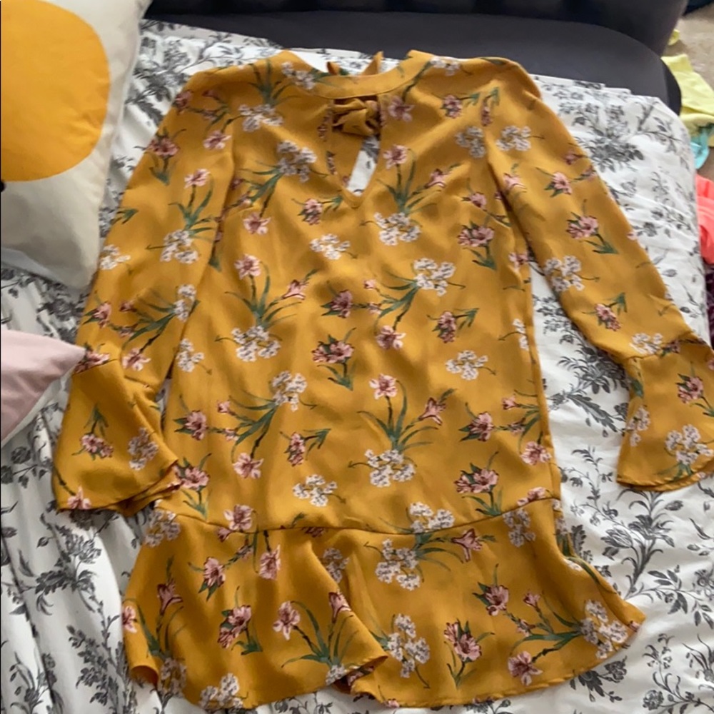 5/$15 Yellow floral dress
